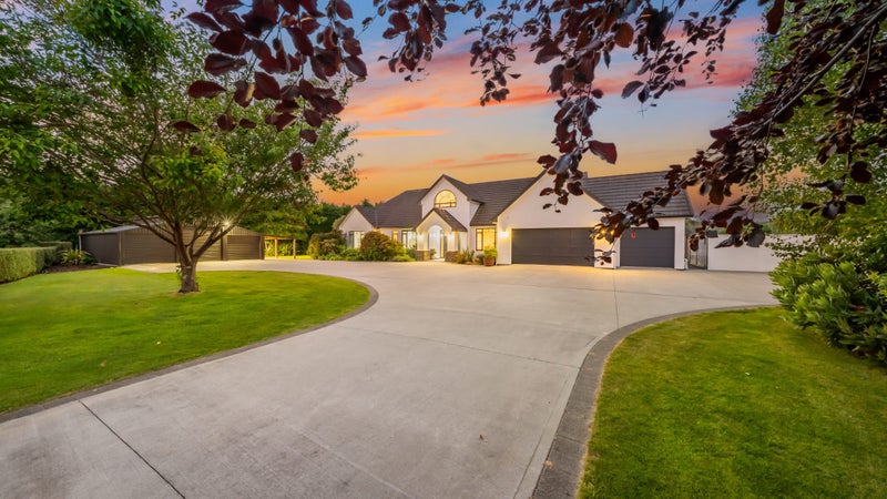 30 Emerald Hill Drive, Birchville, Upper Hutt - Carousel 1