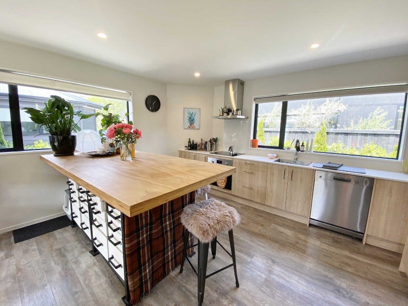 2/98 Hills Road, Edgeware, Christchurch - Carousel 2