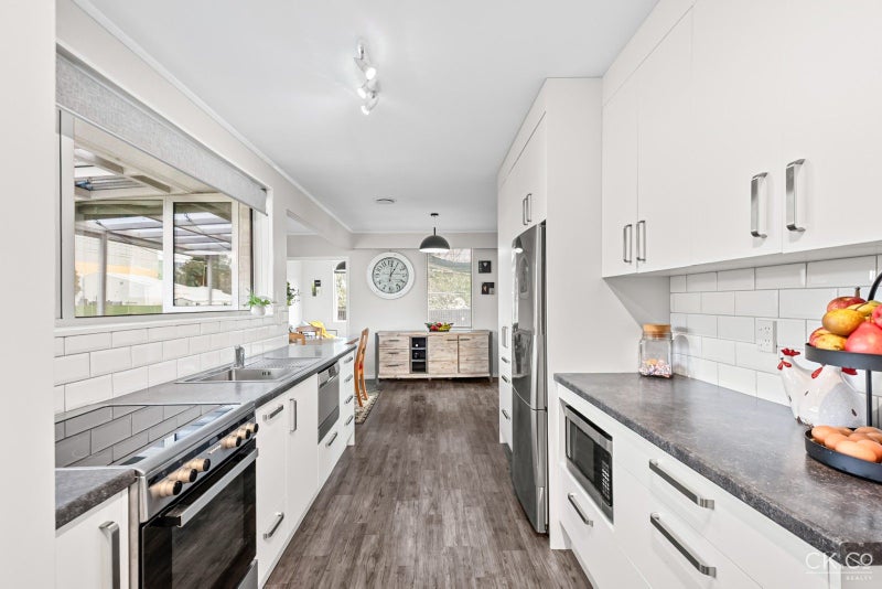 12A Raukawa Grove, Trentham, Upper Hutt - Carousel 2