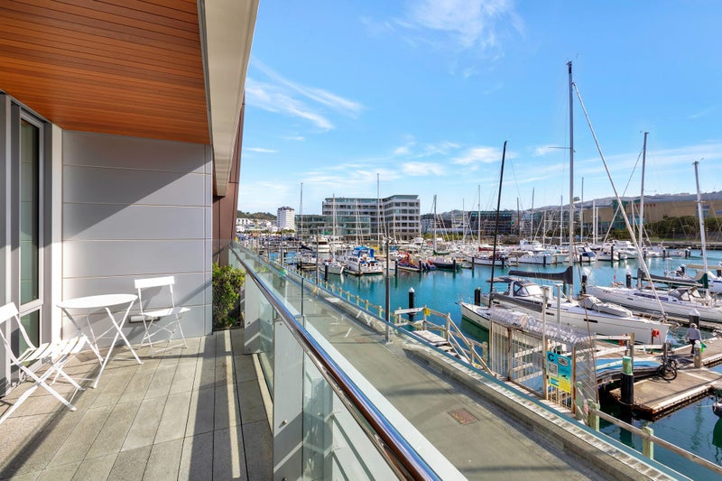 1B/2 Clyde Quay Wharf, Te Aro, Wellington - Carousel 2