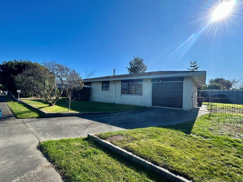 8 Moray Place, Tamatea, Napier - Carousel 1