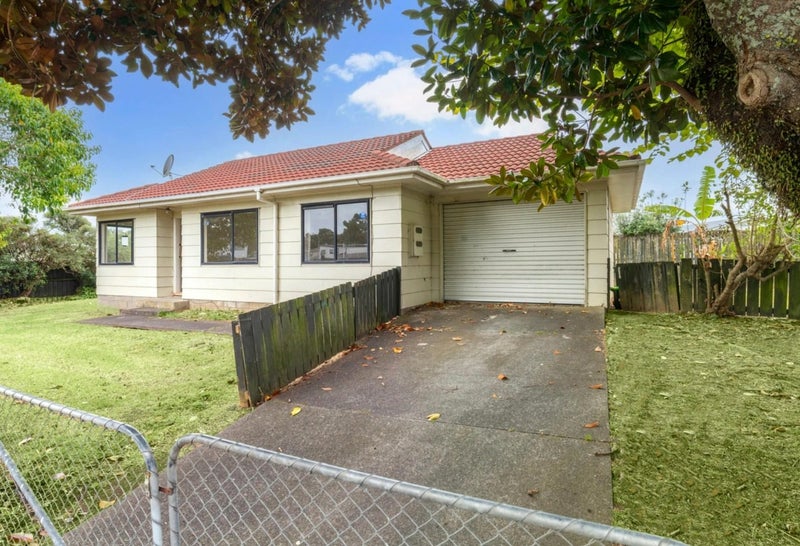2 Staverton Crescent, Mangere, Auckland - Carousel 1