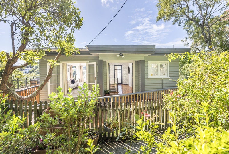 2A Raroa Crescent, Northland, Wellington - Carousel 1
