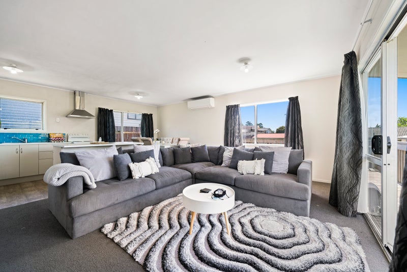 2/22 Darnell Crescent, Clover Park, Auckland - Carousel 1