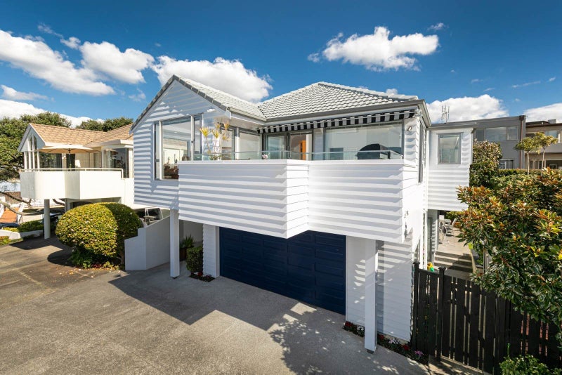 2/30 Bevyn Street, Castor Bay, Auckland - Carousel 1