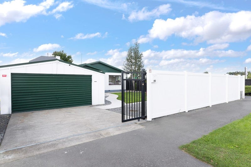 1/40 Grimseys Road, Redwood, Christchurch - Carousel 1