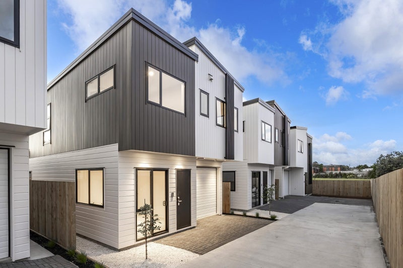 104C Edgewater Drive, Pakuranga, Auckland - Carousel 1
