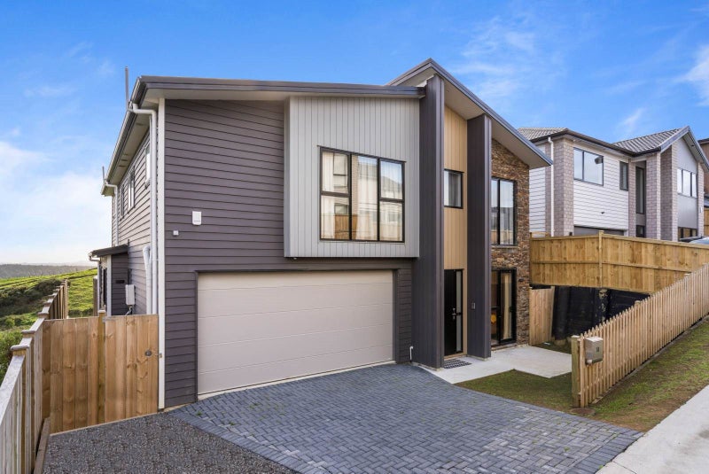 18 Bendridge Street, Flat Bush, Auckland - Carousel 1