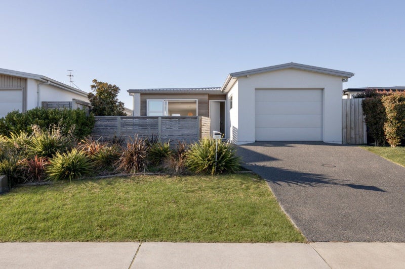 22 Te Hou Hou Crescent, Papamoa Beach, Papamoa - Carousel 1
