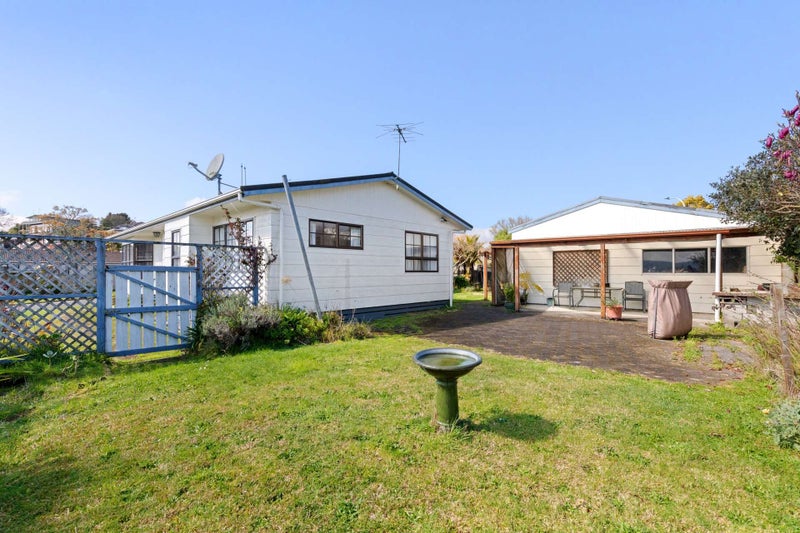8 Aquarius Drive, Kawaha Point, Rotorua - Carousel 21