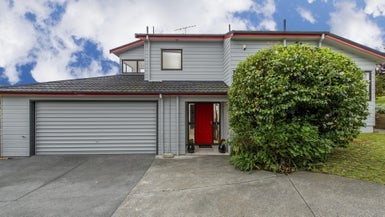 27 Pinewood Grove, Botany Downs, Auckland - Carousel 1