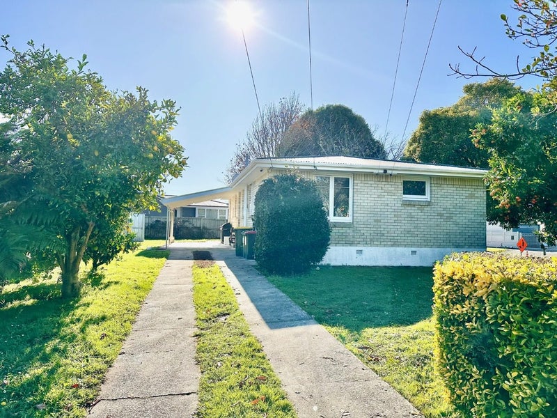 1 Carrington Avenue, Hillcrest, Hamilton - Carousel 1