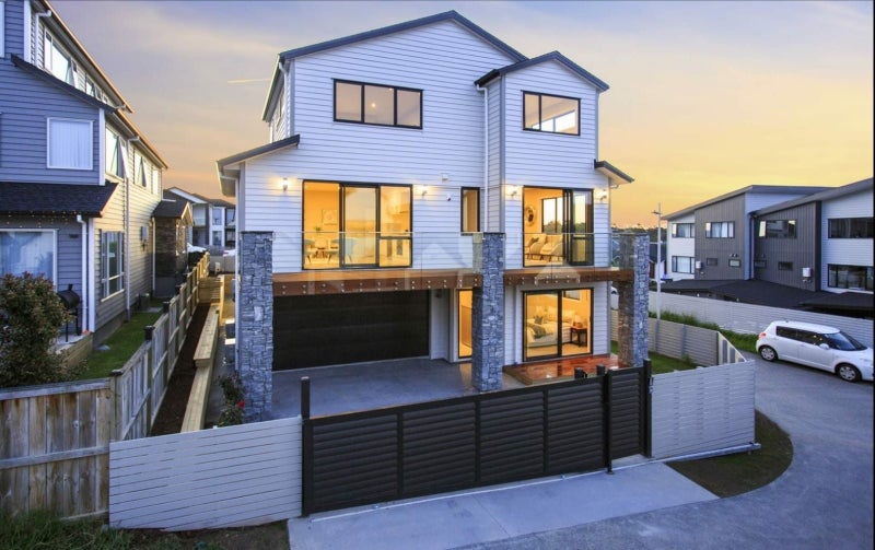 9 Pennant Street, Long Bay, Auckland - Carousel 1