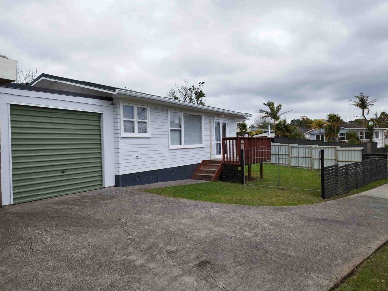 1/3 Flaxdale Street, Birkdale, Auckland - Carousel 1