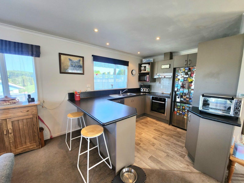 4 Leven Street, South Hill, Oamaru - Carousel 2