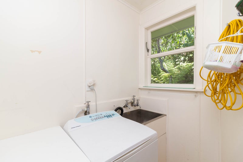 6 Honeysuckle Grove, Maungaraki, Lower Hutt - Carousel 20