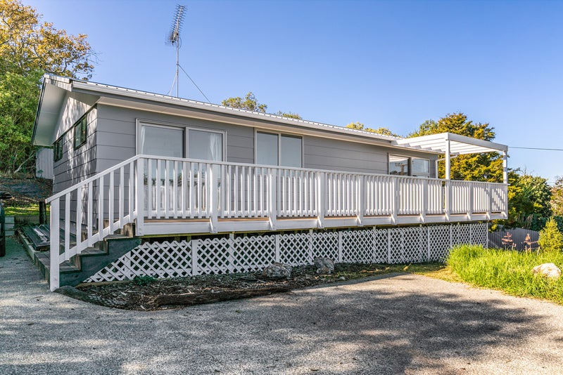 95A Queens Drive, Oneroa, Waiheke Island - Carousel 1