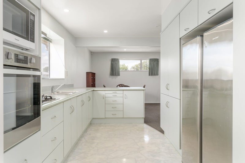 27 Bermuda Drive, Hornby, Christchurch - Carousel 2