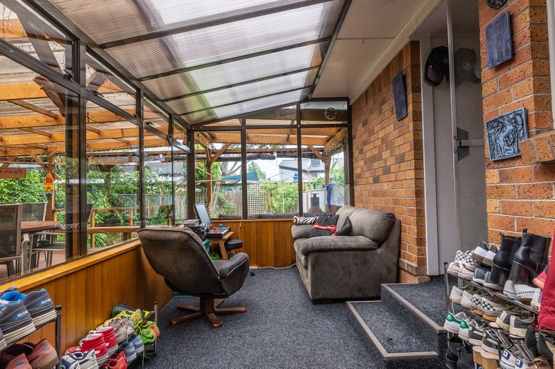 10 Parkdale Place, Glenview, Hamilton - Carousel 2