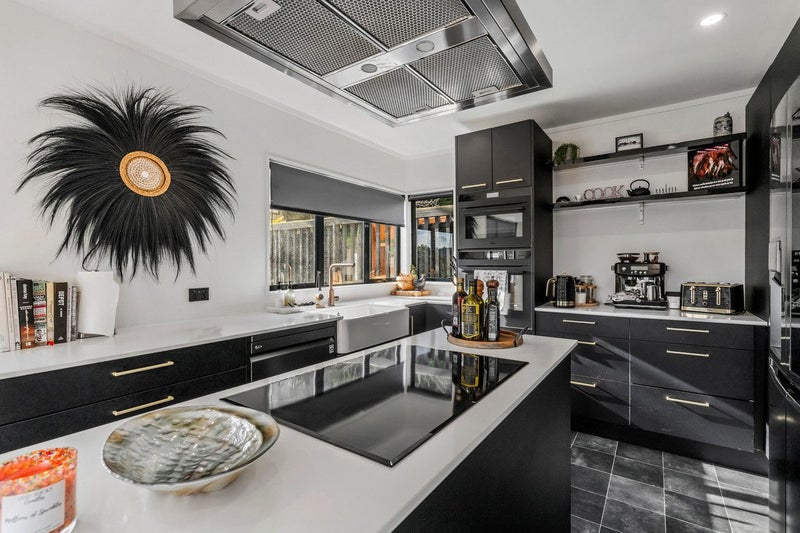 3 Pilot Lane, Whitby, Porirua - Carousel 2