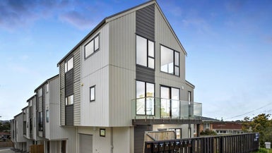 4/88 Te Atatu Road, Te Atatu South, Auckland - Carousel 1