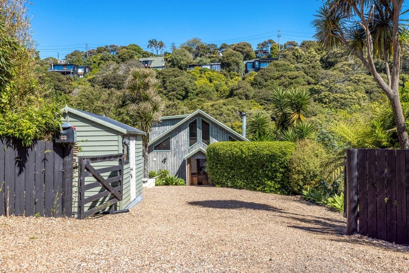 22 Frank Street, Oneroa, Waiheke Island - Carousel 1