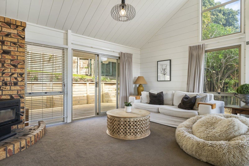 15 Victory Street, Welcome Bay, Tauranga - Carousel 1