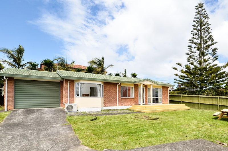 19A Ashbourne Place, Glendene, Auckland - Carousel 1