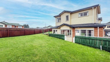 12 Pohutukawa Grove, Titahi Bay, Porirua - Carousel 1
