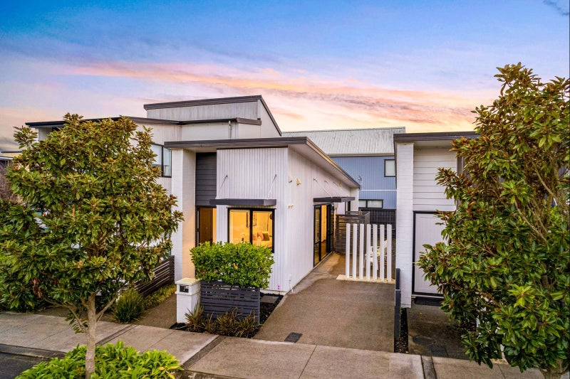 2 Sacred Kingfisher Road, Hobsonville, Auckland - Carousel 1