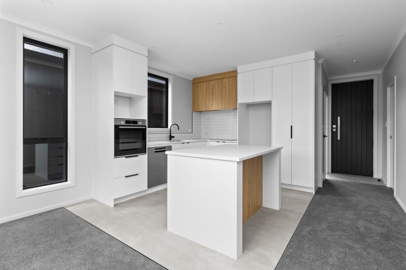 2/4 Carey Street, Maeroa, Hamilton - Carousel 2