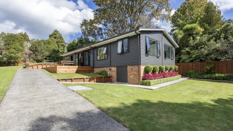 10 Rimu Road, Oratia, Auckland - Carousel 1