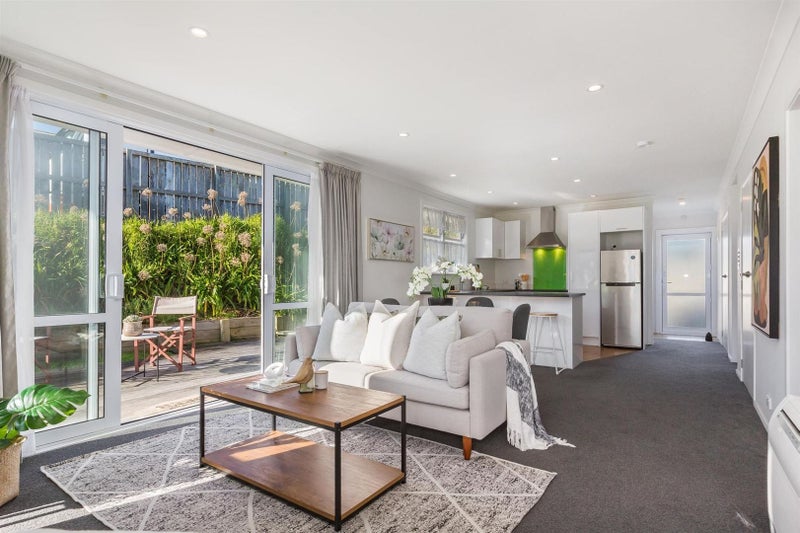 51 Kapiti Crescent, Titahi Bay, Porirua - Carousel 2