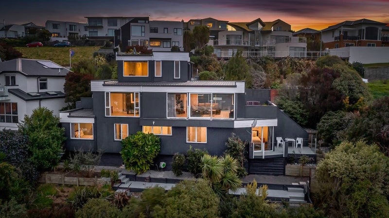 18 Glendevere Terrace, Redcliffs, Christchurch - Carousel 22