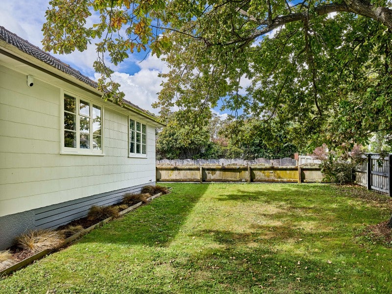 31 Mungavin Avenue, Ranui, Porirua - Carousel 2