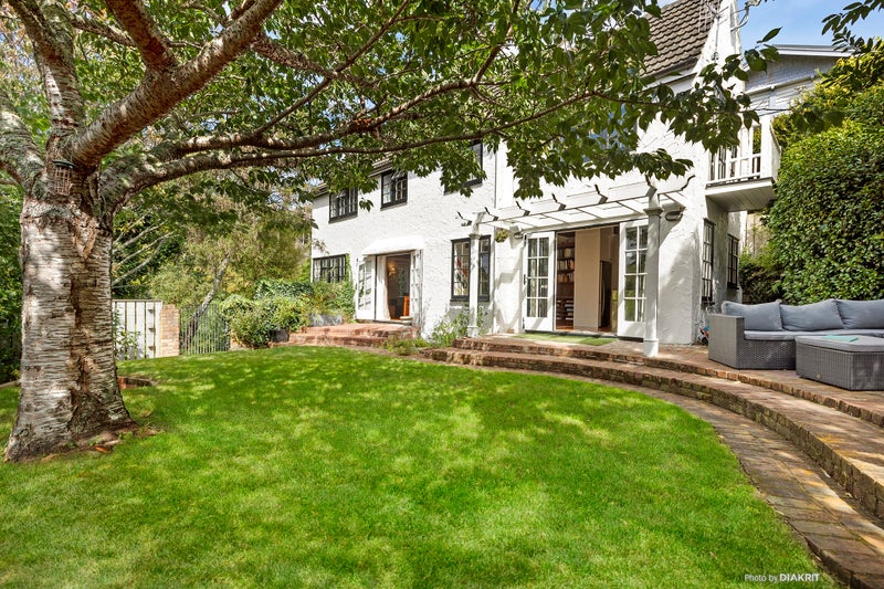 100 Glenmore Street, Kelburn, Wellington - Carousel 1