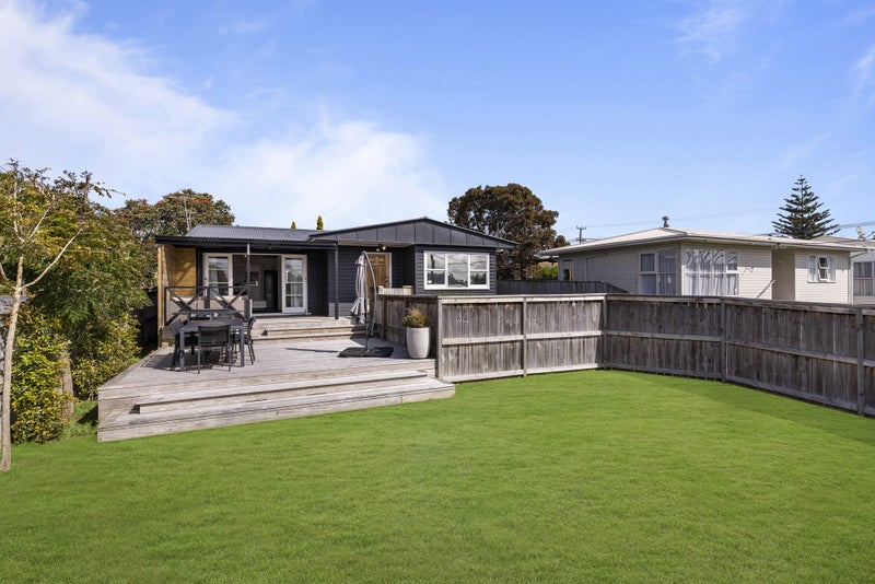 1/22 Sunnyhaven Avenue, Beach Haven, Auckland - Carousel 1