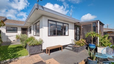 2/22 Mansels Road, Greerton, Tauranga - Carousel 1