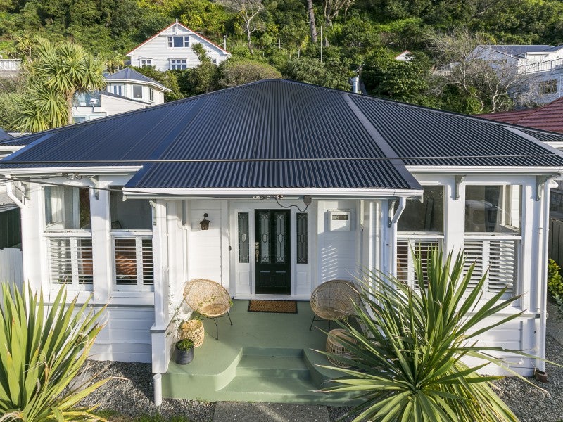 240 Sutherland Road, Lyall Bay, Wellington - Carousel 1