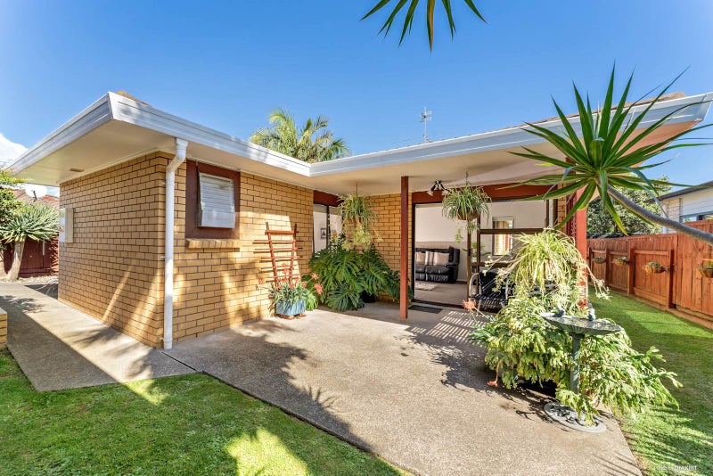 1/3 Annette Avenue, Te Atatu South, Auckland - Carousel 2