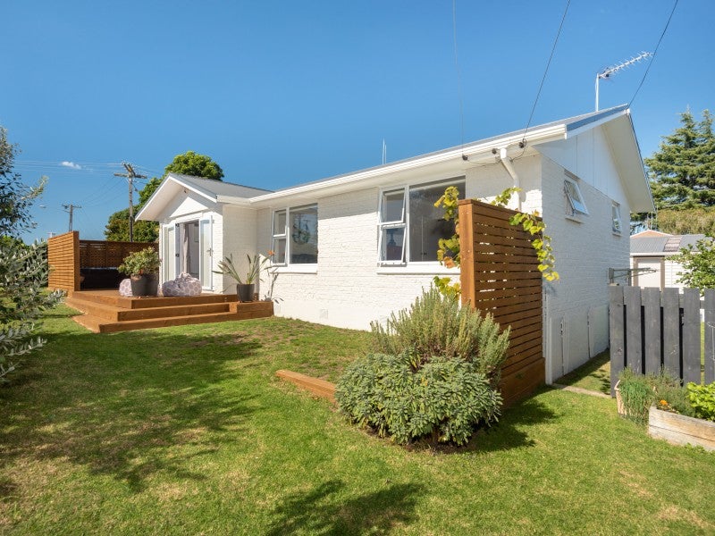 2 Linton Crescent, Matua, Tauranga - Carousel 1