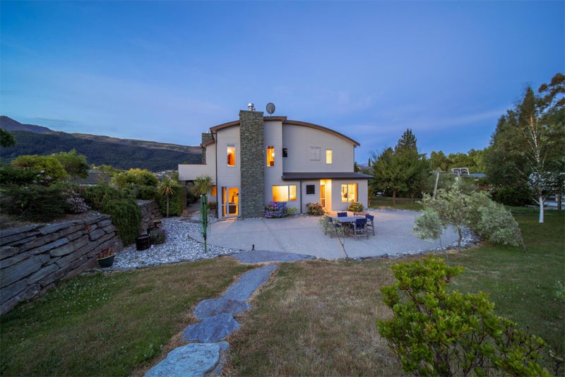 14 Milward Place, Kelvin Heights, Queenstown - Carousel 21
