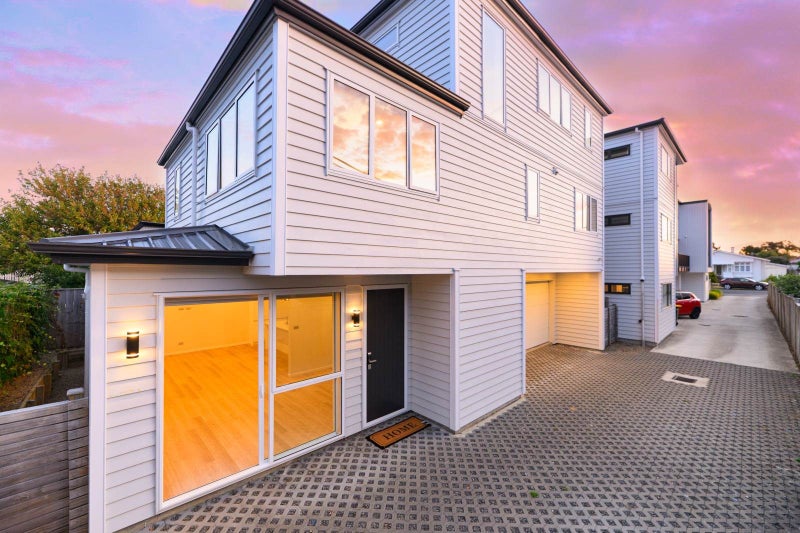 32C Ennismore Road, Mount Albert, Auckland - Carousel 1