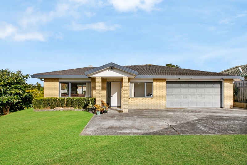 18 Castlefinn Drive, Weymouth, Auckland - Carousel 1