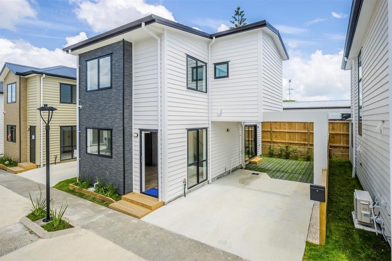 11 Matukutureia Lane, Manurewa, Auckland - Carousel 2