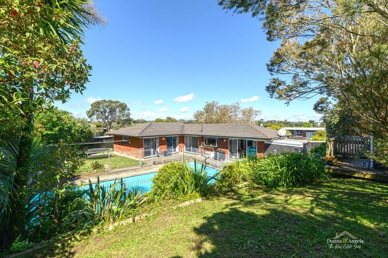 5 Tropicana Drive, Mount Roskill, Auckland - Carousel 1