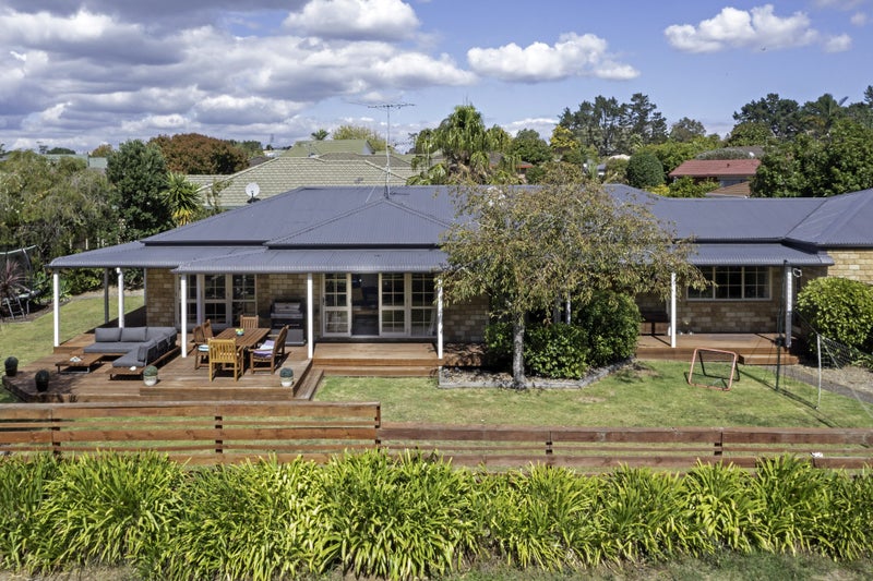 26 Bernie Edwards Place, Botany Downs, Auckland - Carousel 2