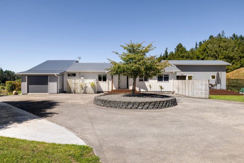1095 Taumata Road, Tauranga - Carousel 1