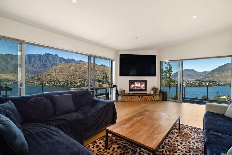 10 Top Lane, Goldfield Heights, QUEENSTOWN - Carousel 2