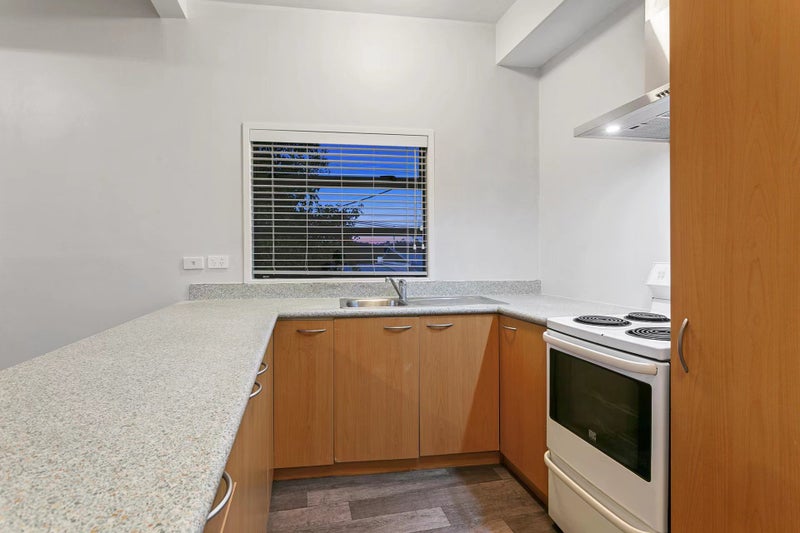 2/18 Sunnyhaven Avenue, Beach Haven, Auckland - Carousel 1